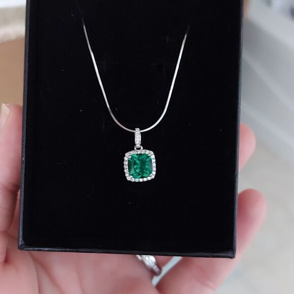 2.1 Carat Emerald Sterling Silver Necklace - Picture 4 of 9